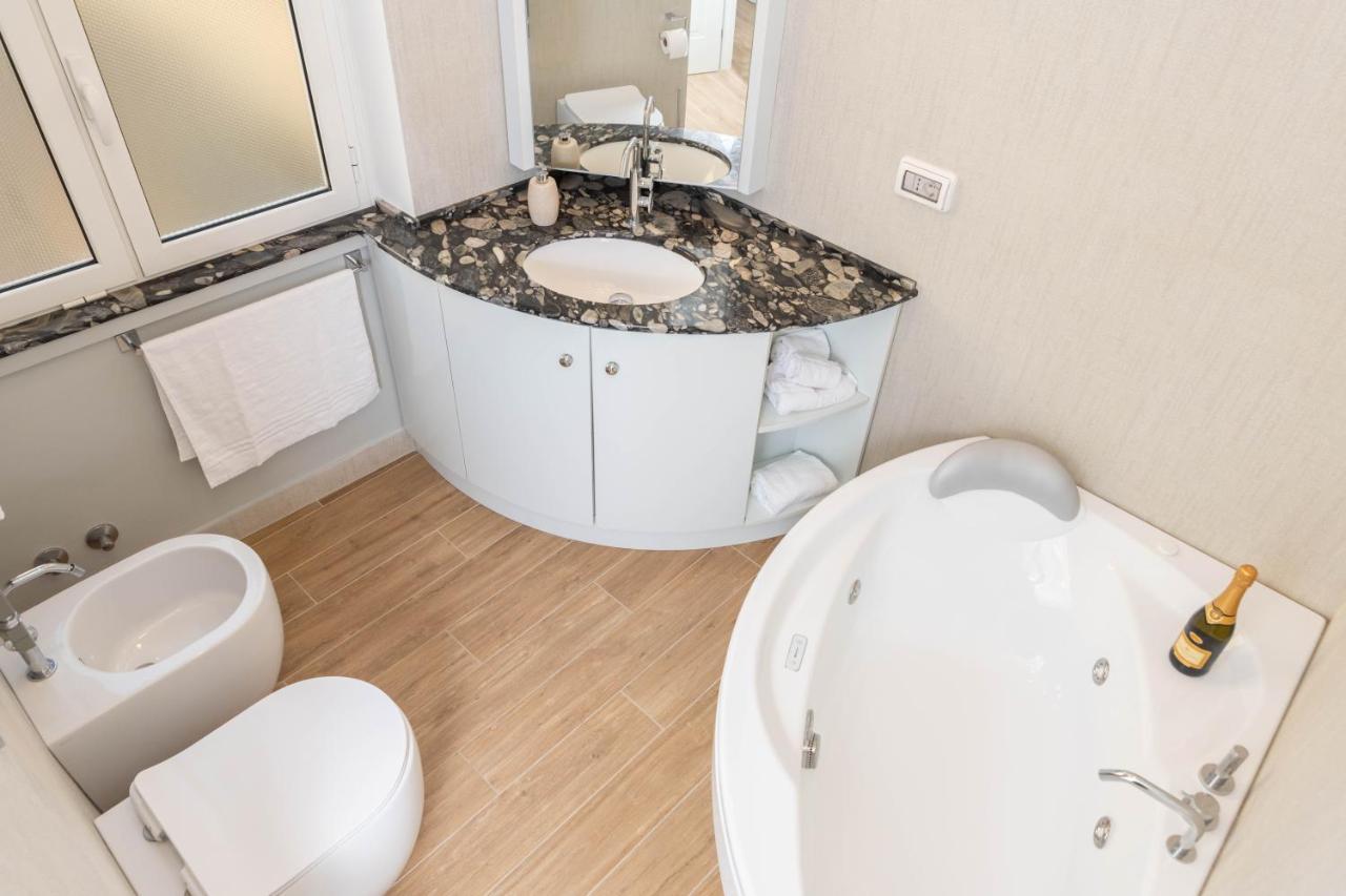 Colosseo Brightful Apartment With Rooftop Рим Екстериор снимка