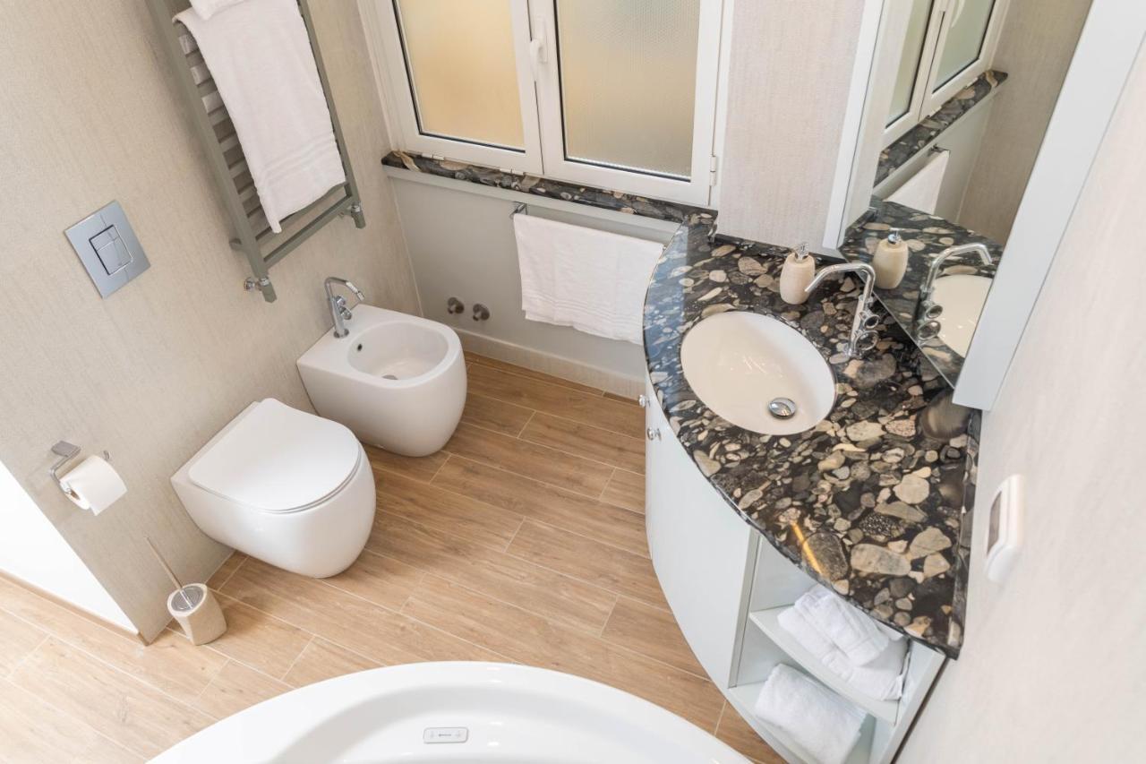 Colosseo Brightful Apartment With Rooftop Рим Екстериор снимка