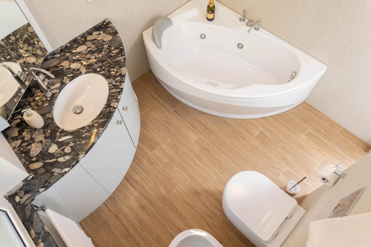 Colosseo Brightful Apartment With Rooftop Рим Екстериор снимка