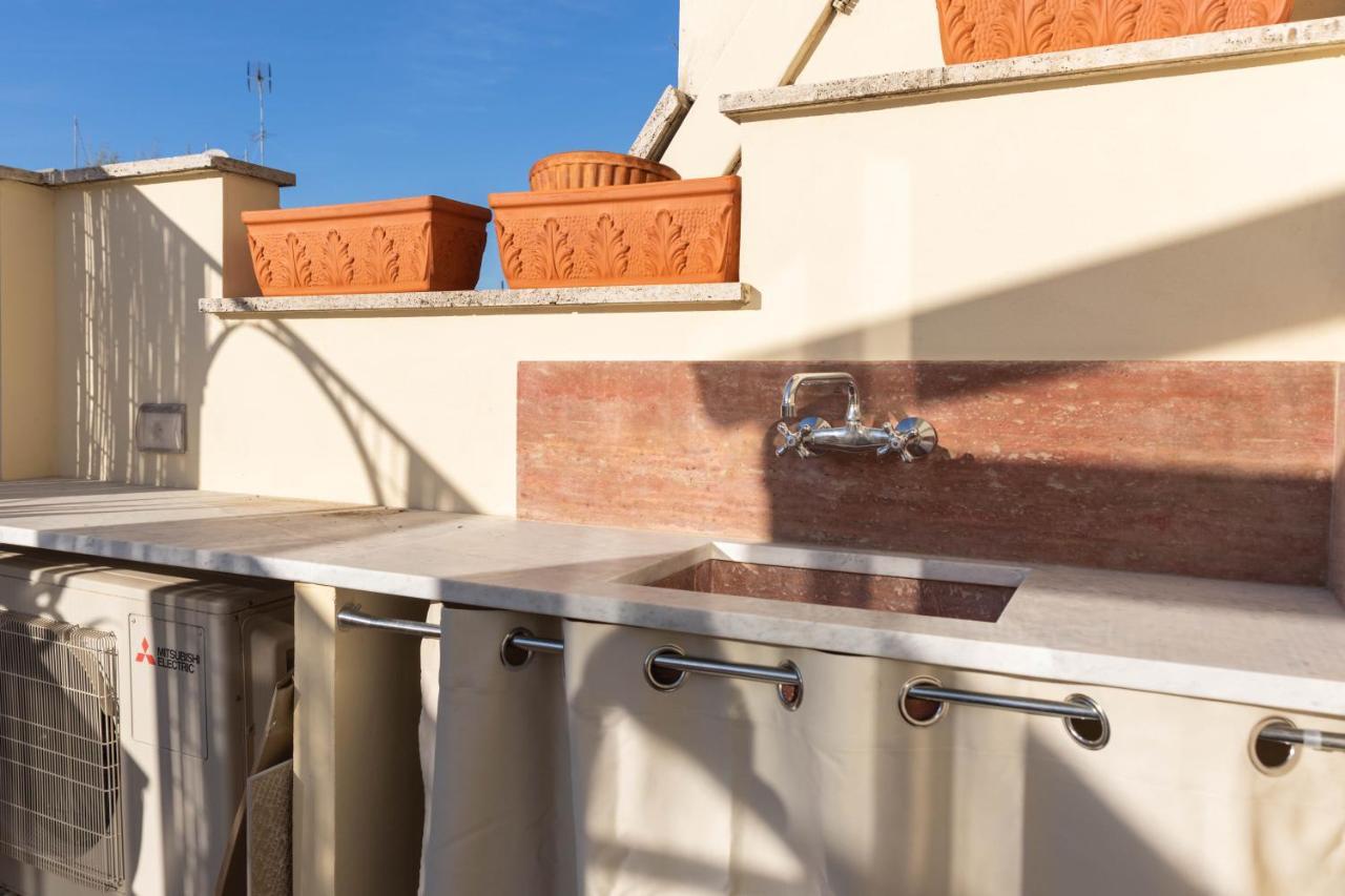 Colosseo Brightful Apartment With Rooftop Рим Екстериор снимка
