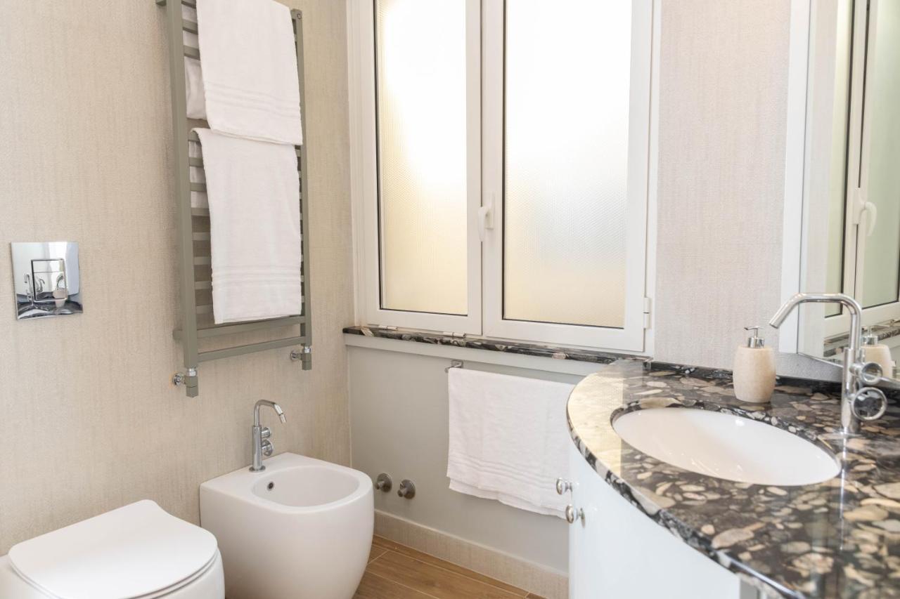 Colosseo Brightful Apartment With Rooftop Рим Екстериор снимка